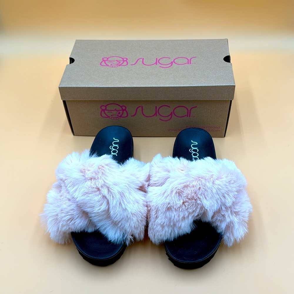 NIB  sugar Beach Day slip on ladies shoes color blush with black sloes Size 6-10
